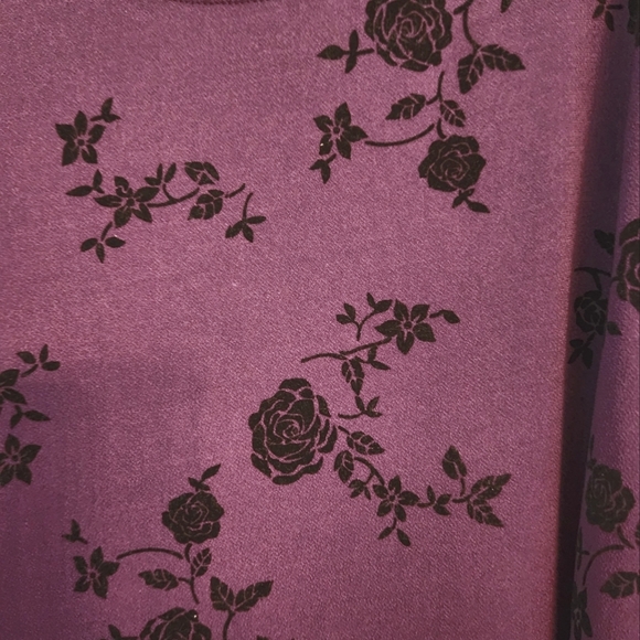 EUC Elle Womens Purple Blouse with Ruffle Sleeves and Velvet look flowers.  XXL - Picture 2 of 6